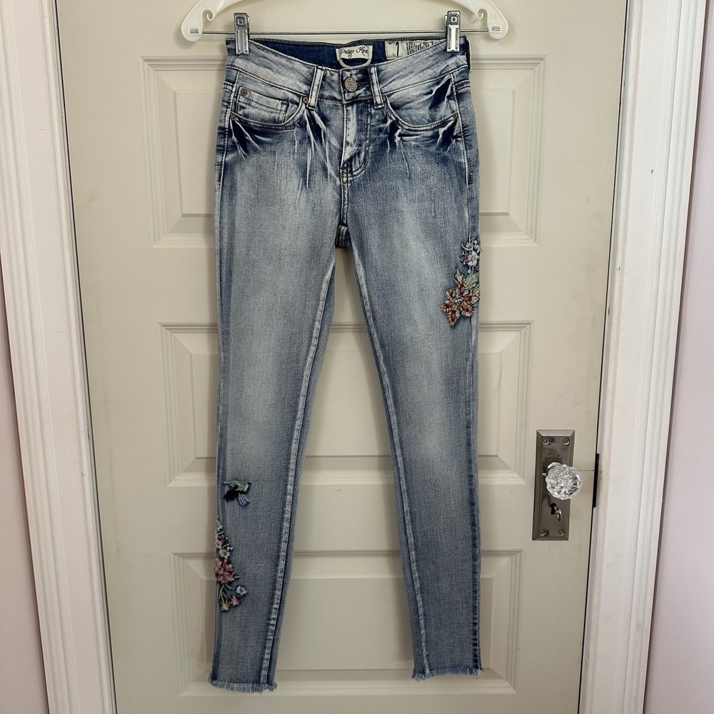 Indigo Rein Light Wash Blue Denim Skinny Ankle Jeans Floral Embroidered Size 1